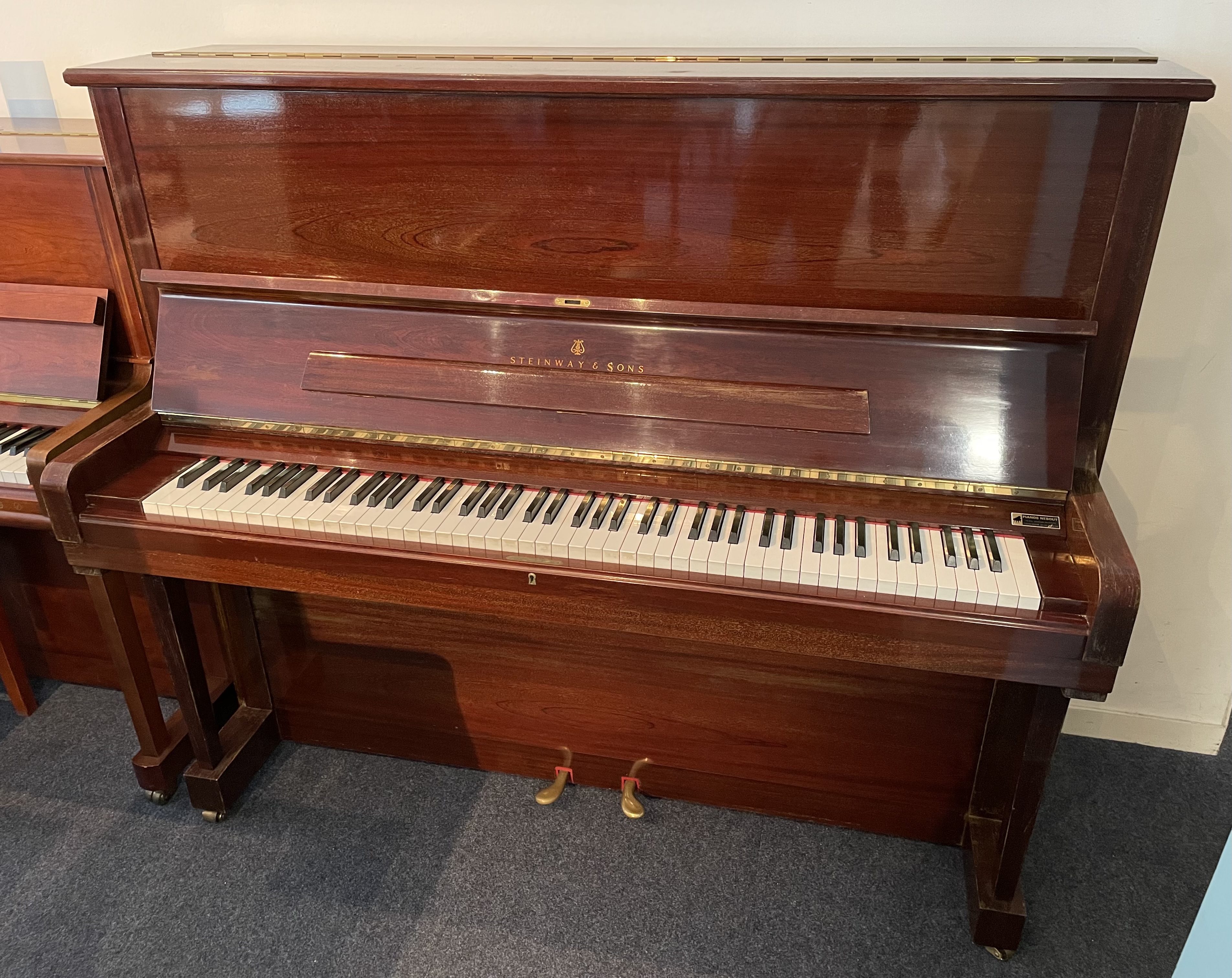 Occasion Steinway & Sons K-132 (Piano droit acoustique)