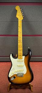 Occasion Fender American Strat Vintage 57 (2-Color Sunburst) Gaucher