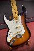 Occasion Fender American Strat Vintage 57 (2-Color Sunburst) Gaucher